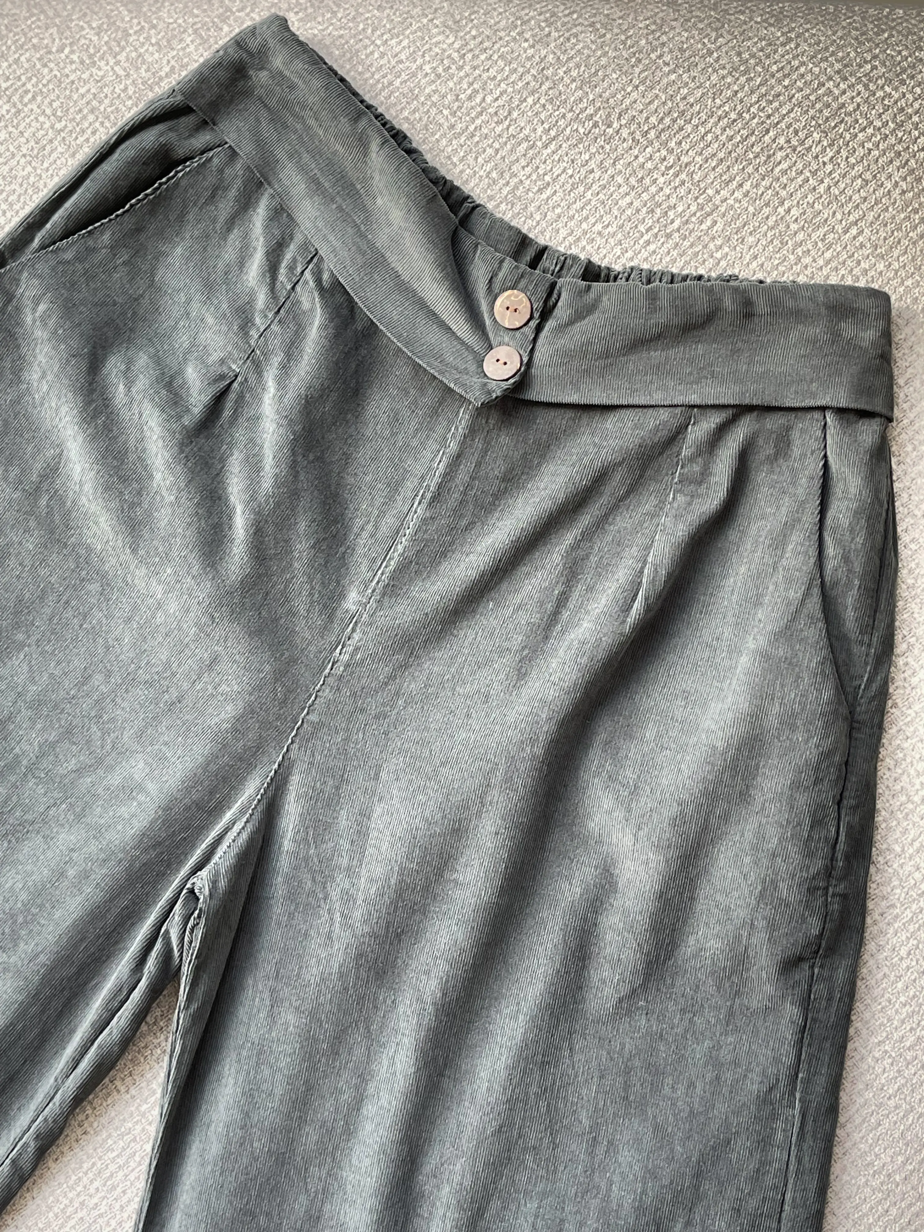 شلوار مخمل کبریتی پاییزه ایتالیایی مدل دو دکمه چوبی