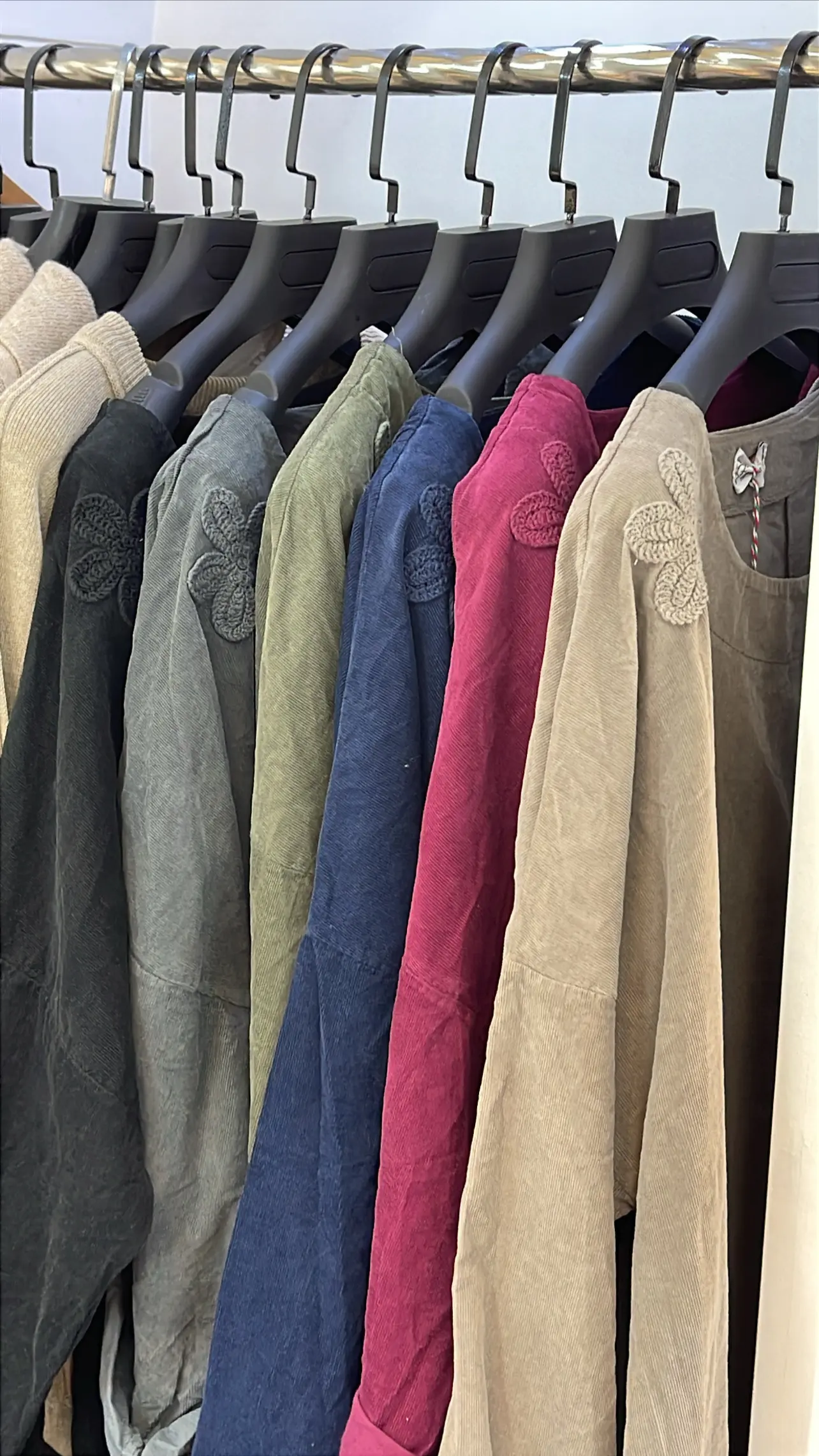 پیراهن مخمل کبریتی ایتالیایی دو گل جیب دار