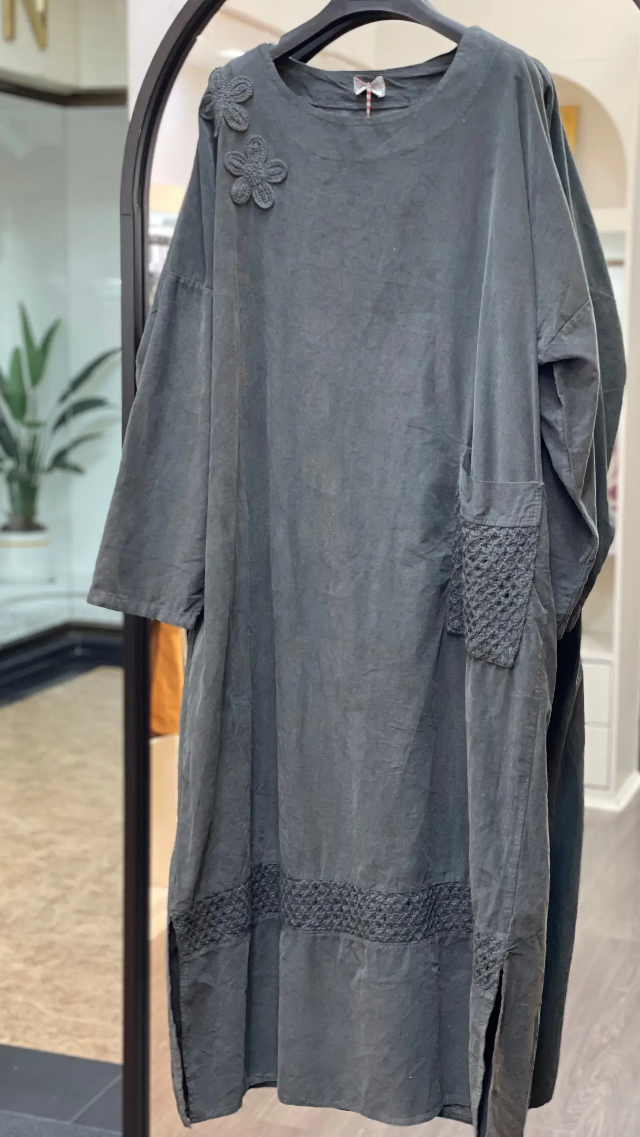 پیراهن مخمل کبریتی ایتالیایی دو گل جیب دار