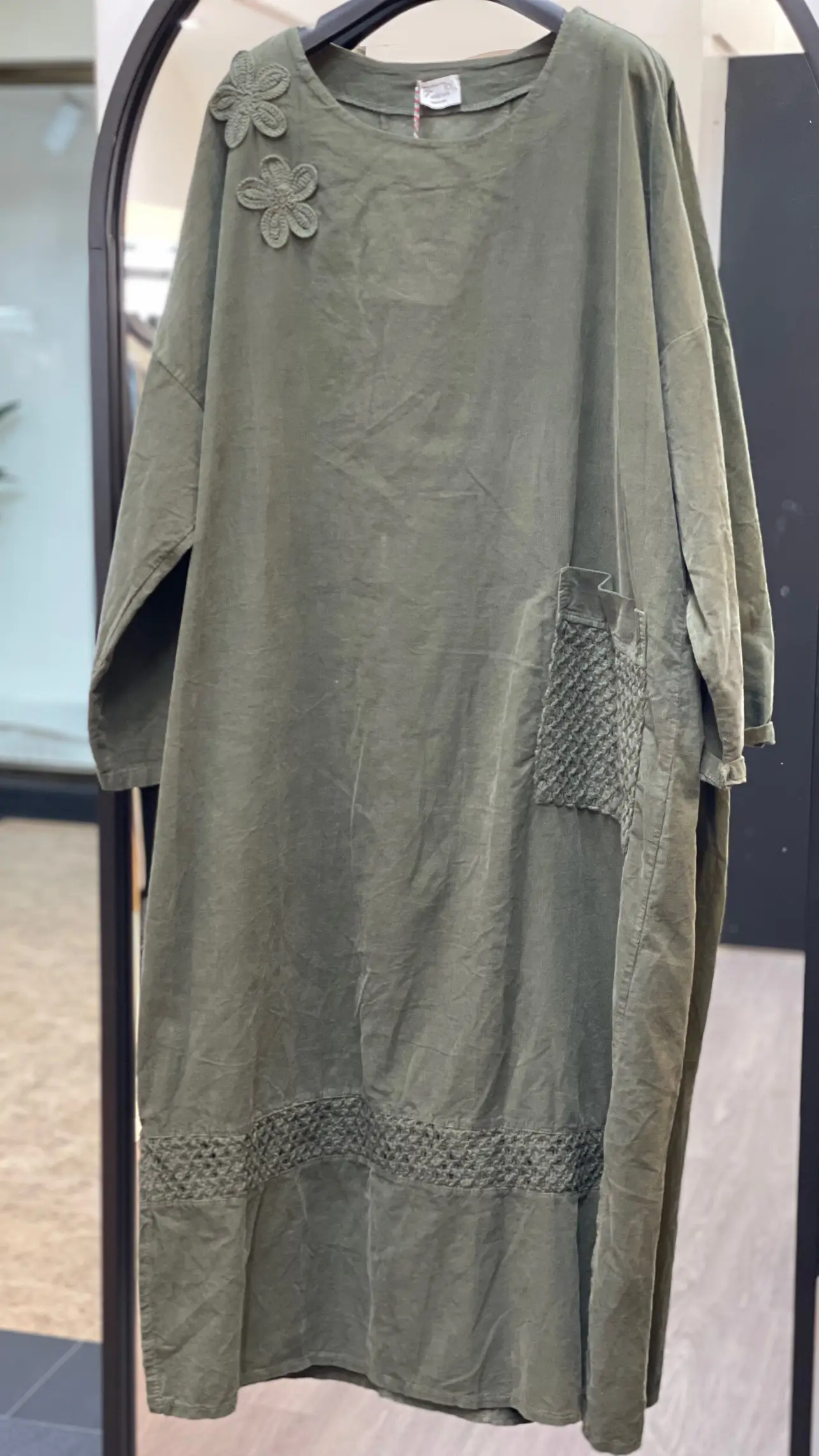 پیراهن مخمل کبریتی ایتالیایی دو گل جیب دار