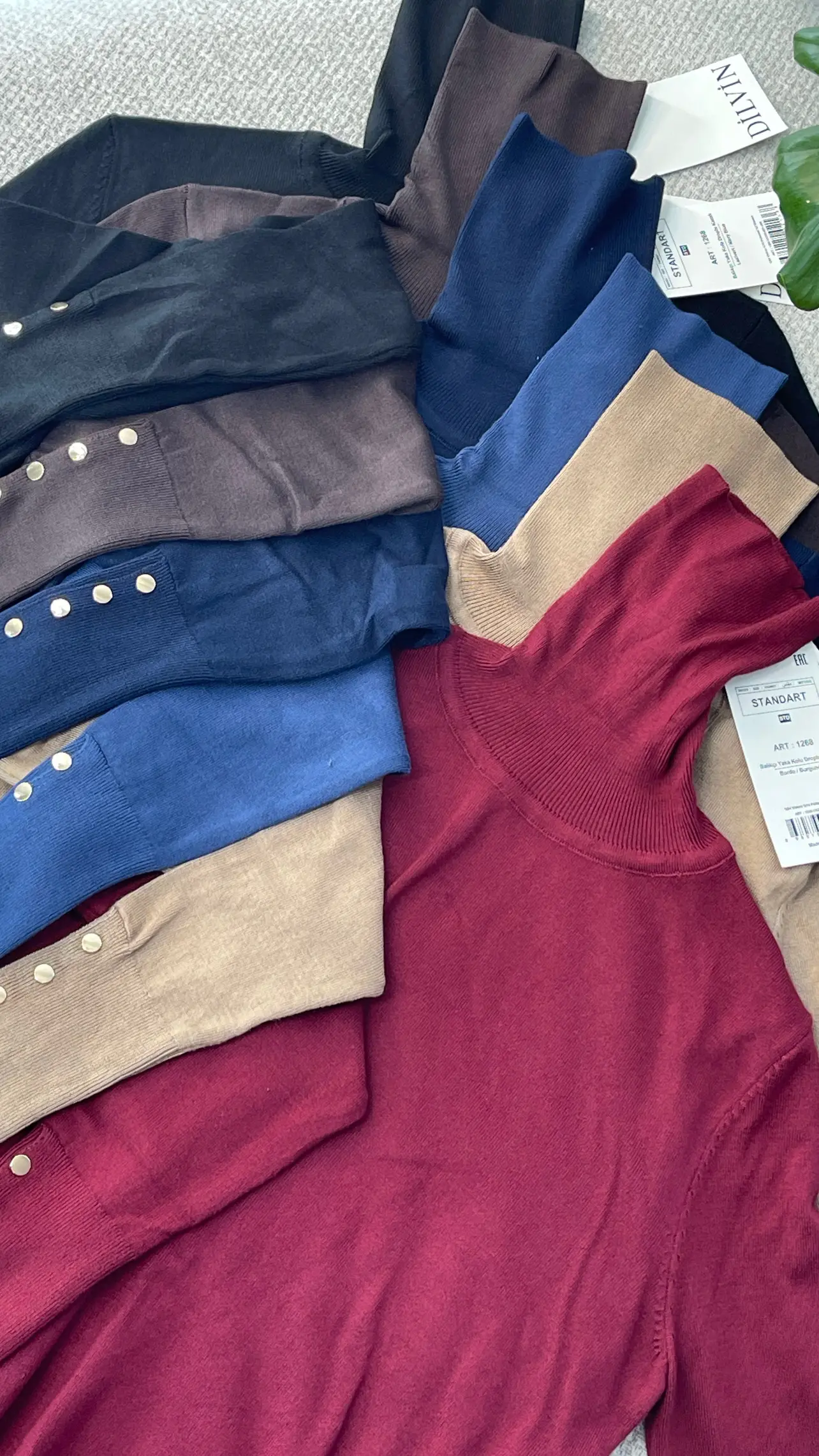 بافت یقه اسکی دکمه گلد dilvin