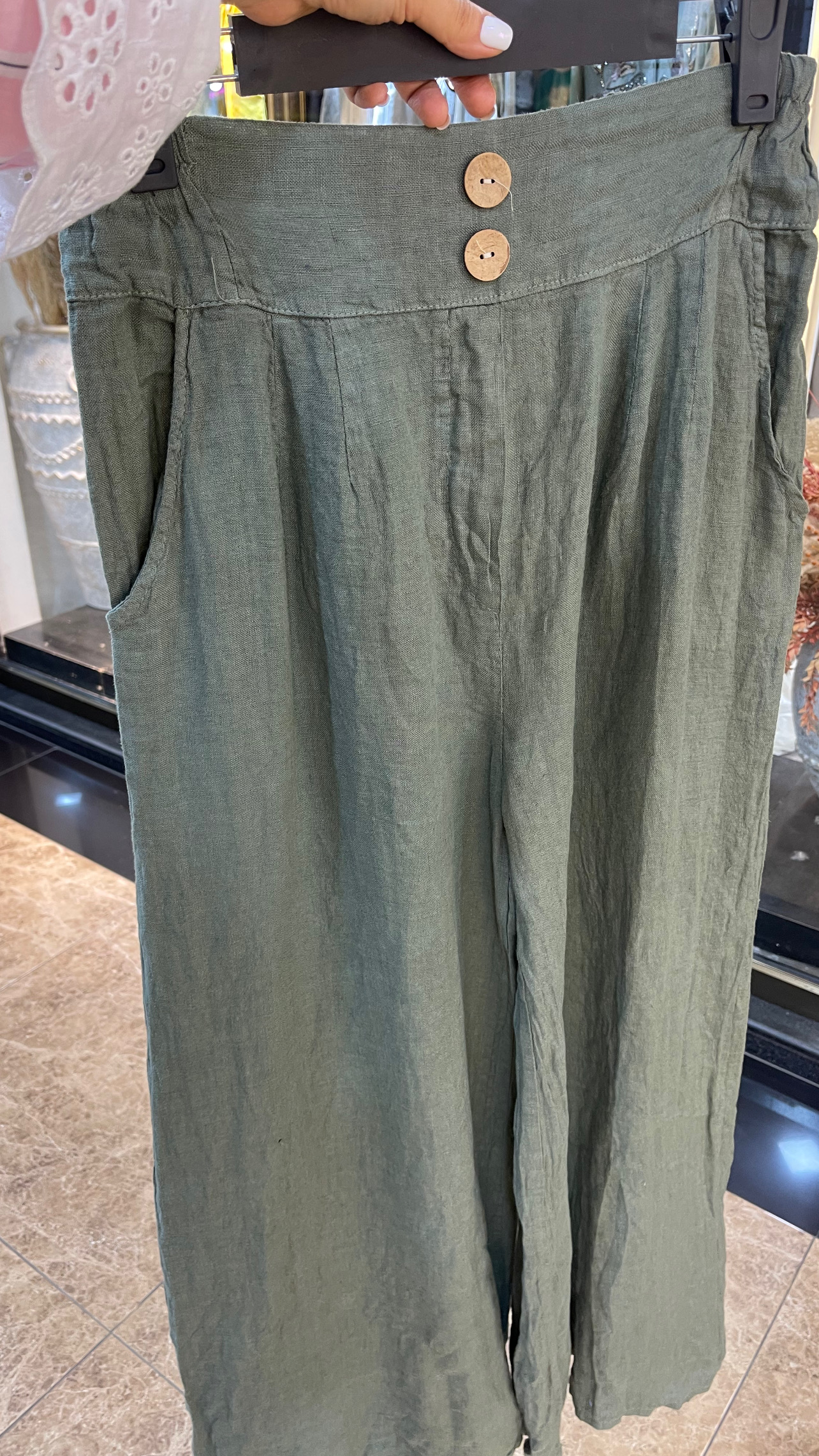 شلوار دو دکمه چوبی ساده